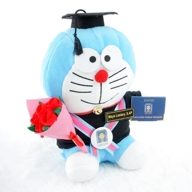 Boneka Wisuda Doraemon Large 30cm + Buket Bunga 2