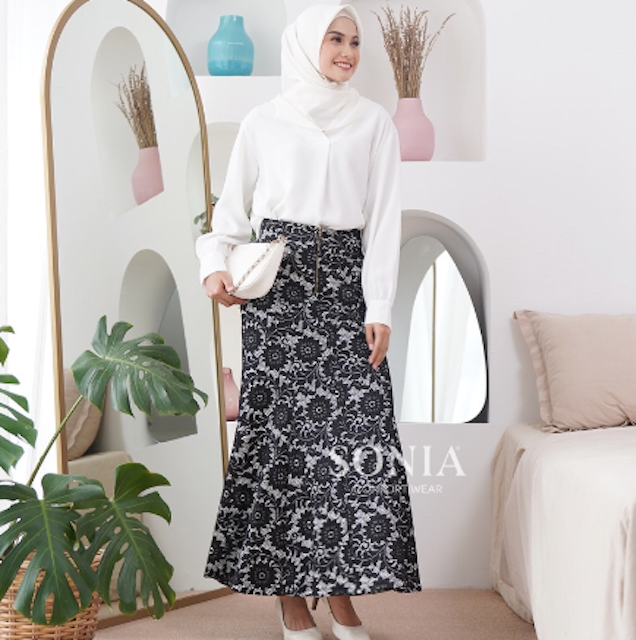 Nala Lace Mermaid Skirt