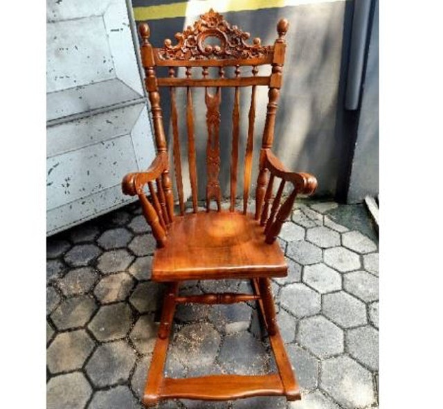  Kursi Goyang Antik Jati