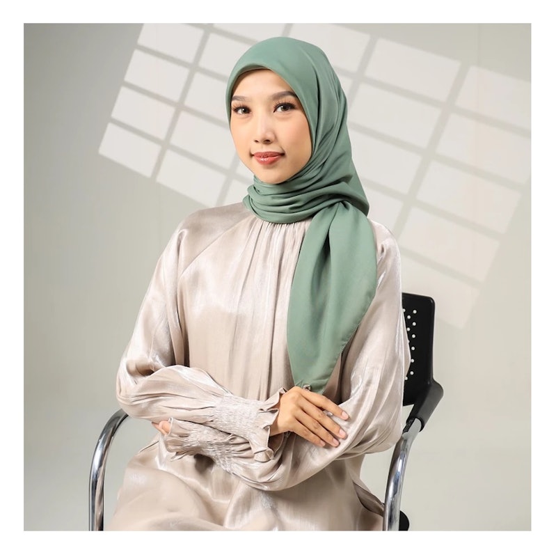 Umama Scarves Jilbab Segi Empat Paris Cotton Eyelash Pouch 2