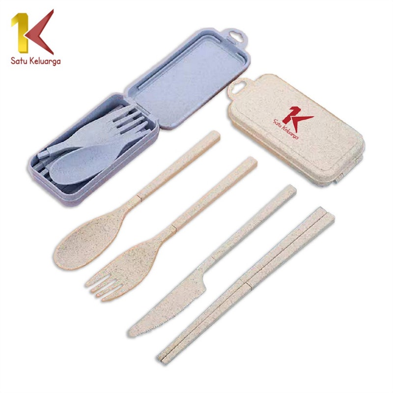 Satu Keluarga Alat Makan Lipat 4