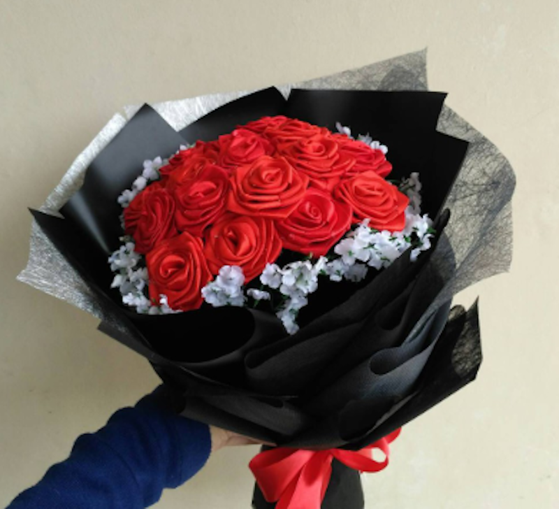 Buket Bunga Mawar Satin + Baby's Breath 3