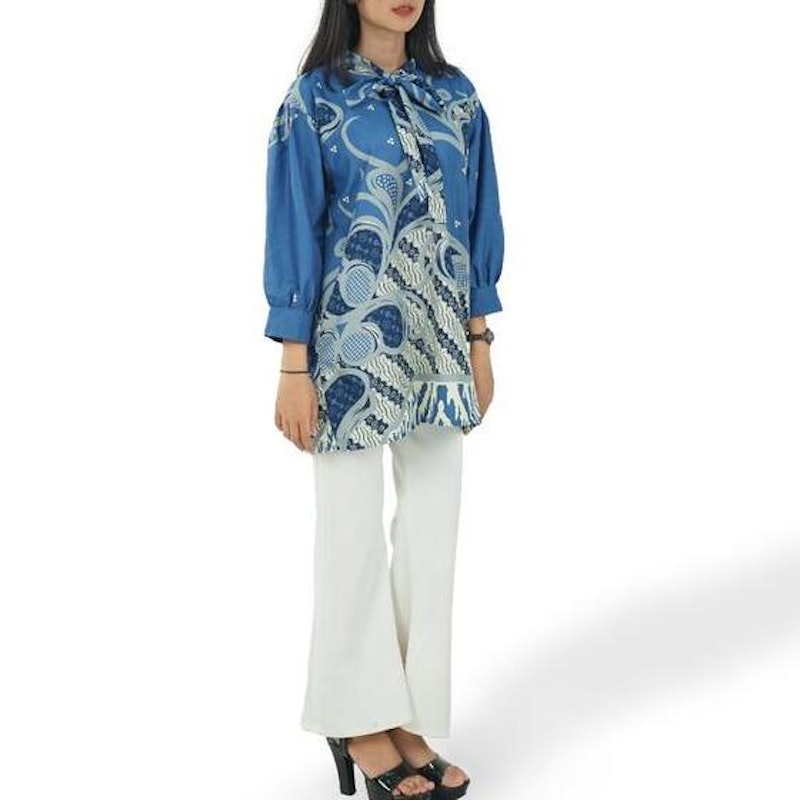 Batik Trusmi Blouse Batik Motif Liris Biru 3