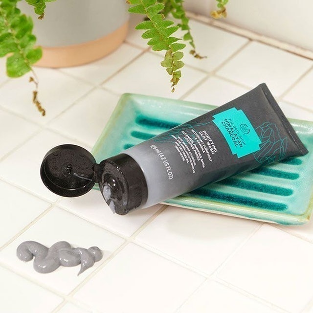 The Body Shop Himalayan Charcoal Purifying Face Wash