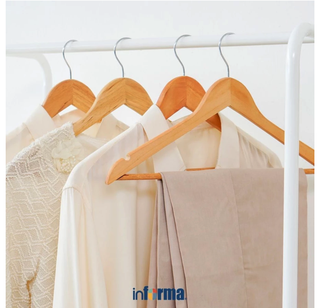 Home Center Indonesia Informa Set 8 Pcs Hanger Baju Kayu