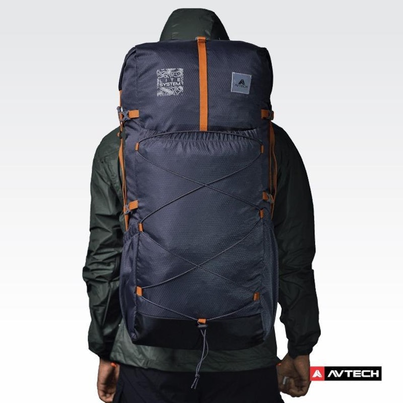 AVTECH Halycon 38 4