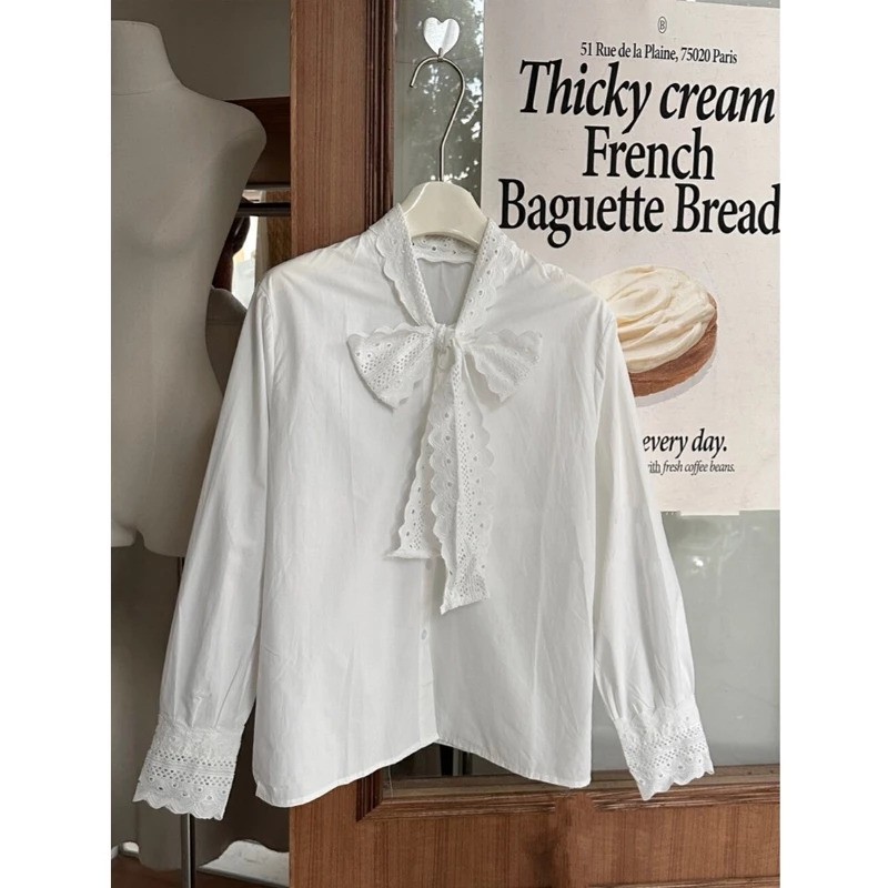  The Monseur Gallery Kemeja Putih Lengan Panjang Dasi Kupu-Kupu