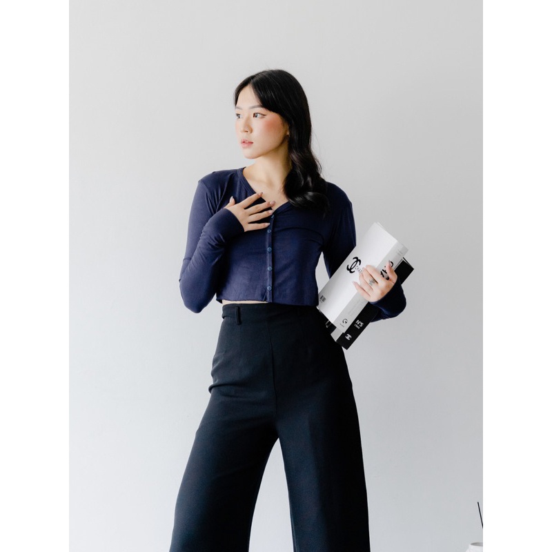 Erato Delila Long Sleeve Crop Top 