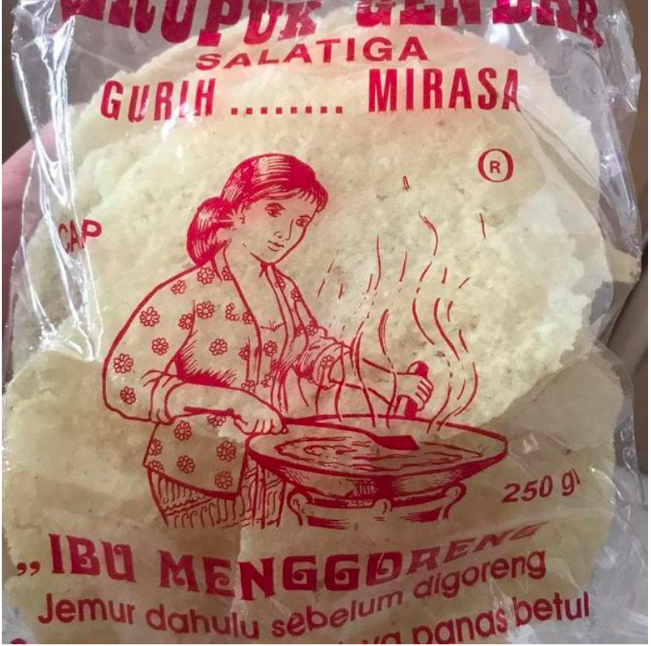  Ibu Menggoreng Kerupuk Gendar Salatiga