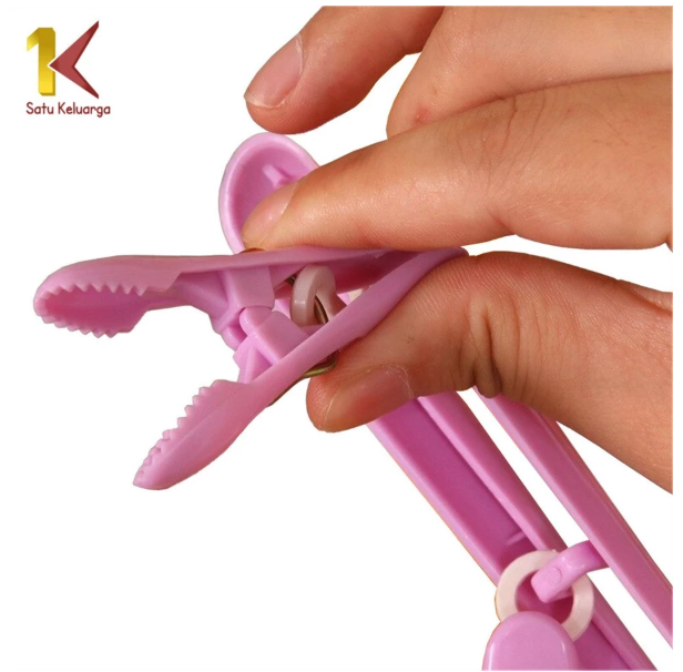  Satu Keluarga Hanger Baju Jepitan 8IN1  C281