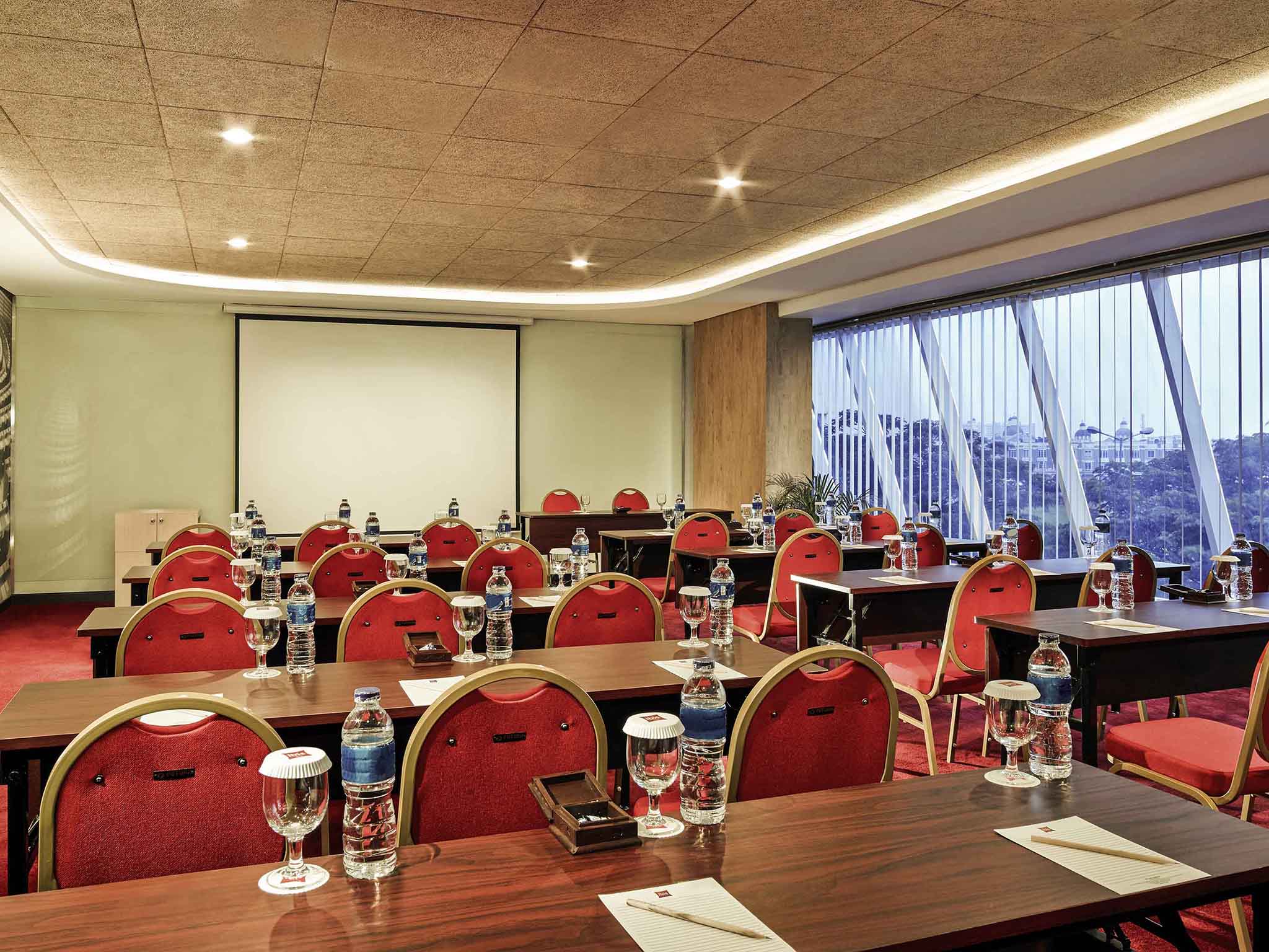 ibis Gading Serpong 4