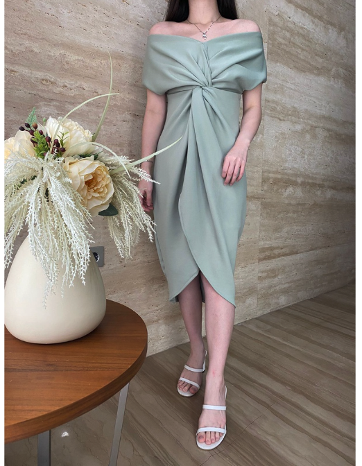  Velvet House Premium Twisted Dress V104