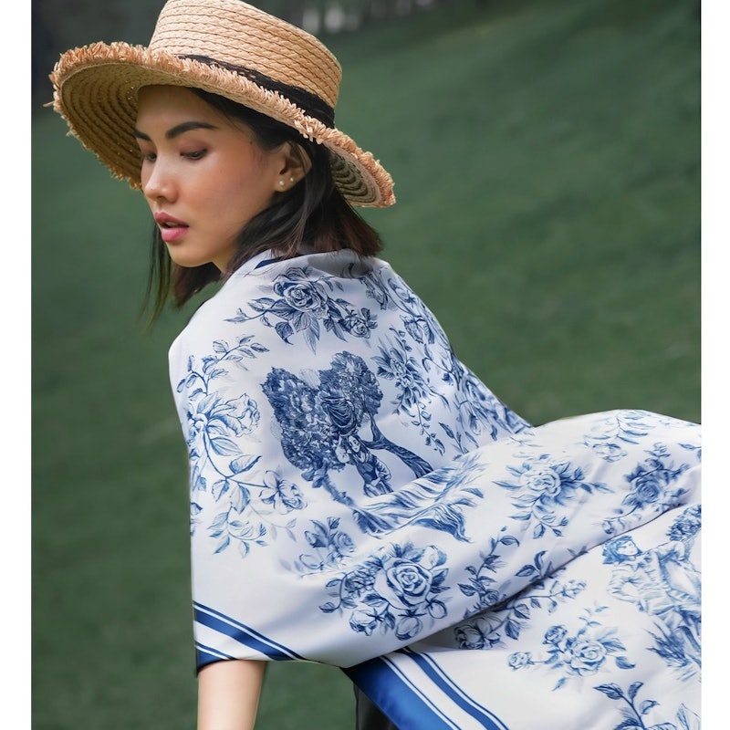 Outer Scarf The Milkmaid en Bleu