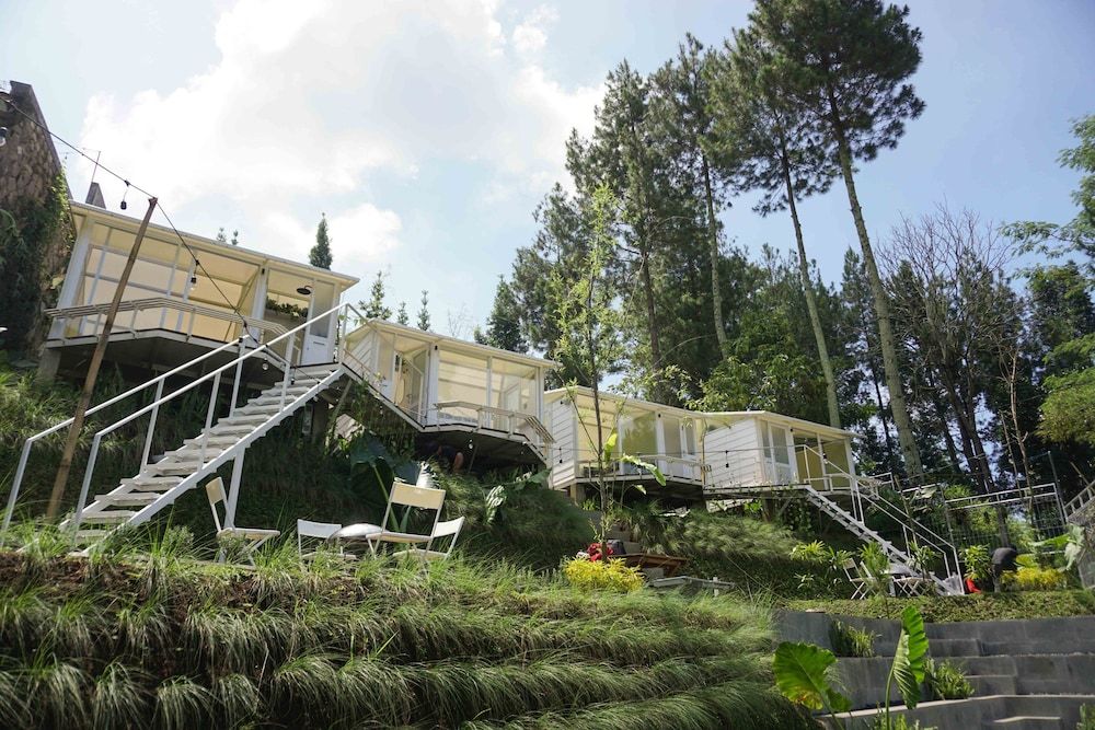 Over Easy Glamping Site