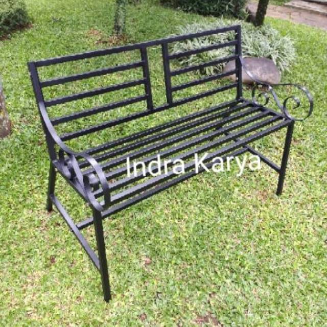  Kursi Taman Besi dengan Sandaran