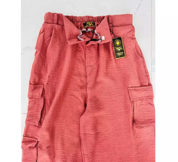Raden Bonnie Pants Celana Kargo Wanita 2
