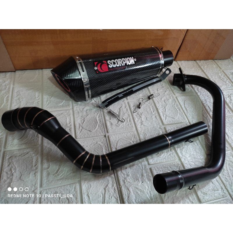 Scorpion (Yamaha XMAX 250) UK 2