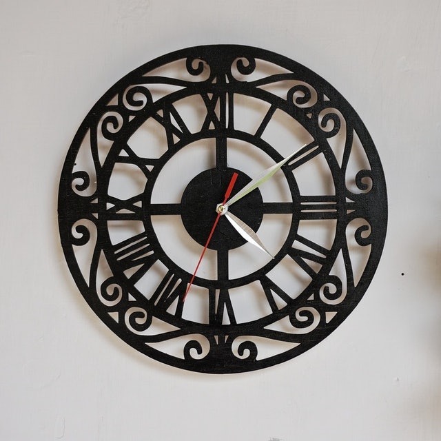 Jam Dinding Kayu Ukir