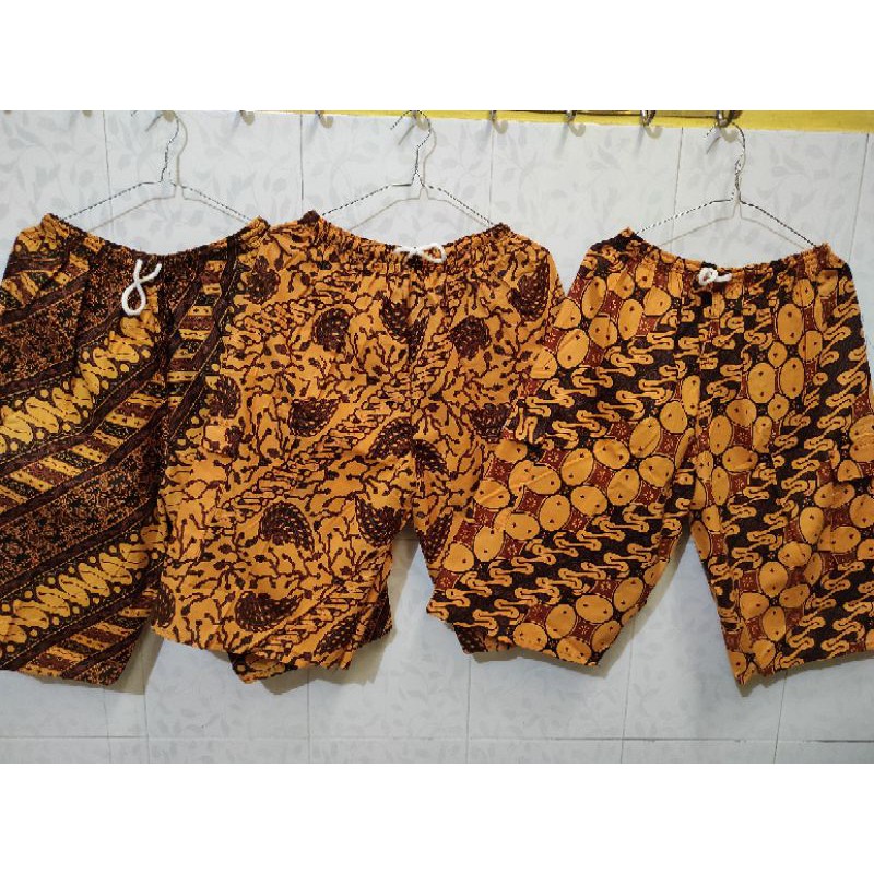 Celana Pendek Kolor Santai Batik 3/4  3
