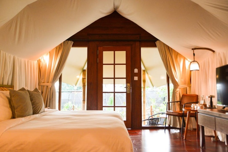 Oak Tree Glamping Resort 3