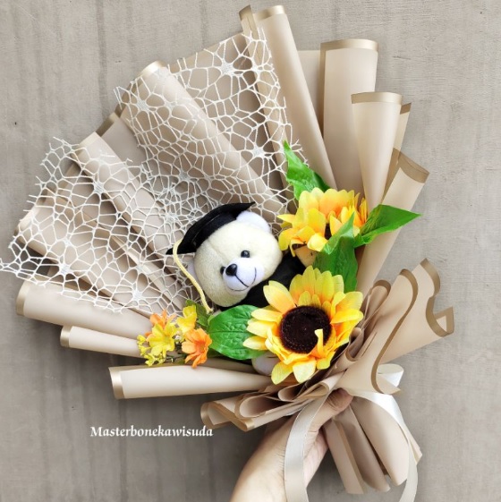Buket Bunga Matahari Artificial & Boneka Wisuda 1