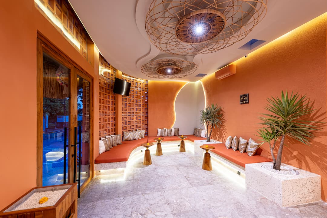 Cyrus Villa 2