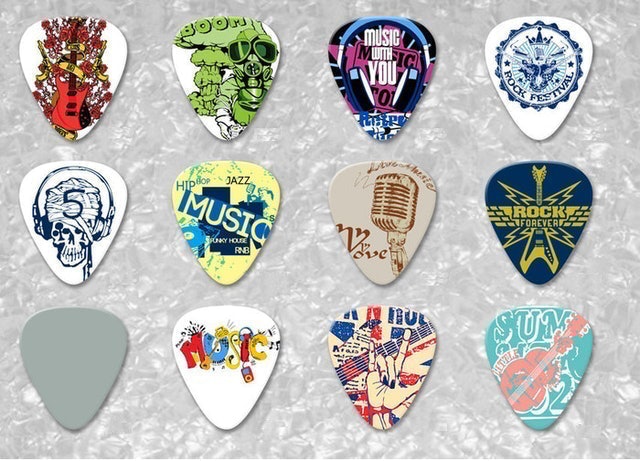 Pick Gitar Celluloid Gambar 2 Sisi 1