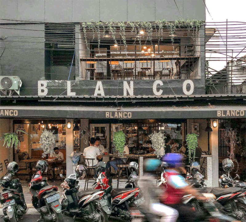 Blanco Coffee and Books 1