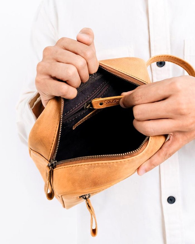 Kenes Sharon Leather Clutch 3