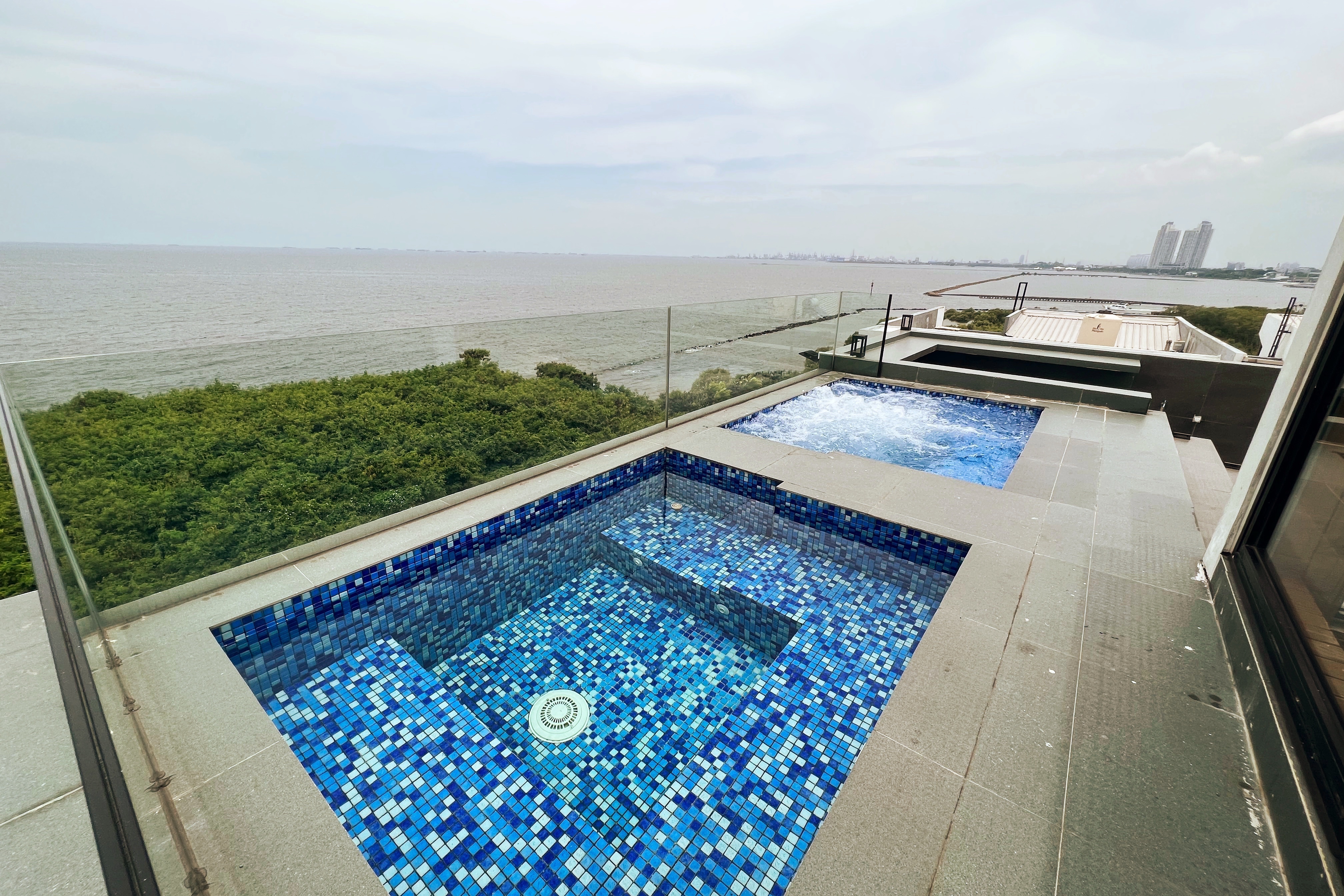 Rumah Mewah Ancol Seafront Berfasilitas Bintang 5 1