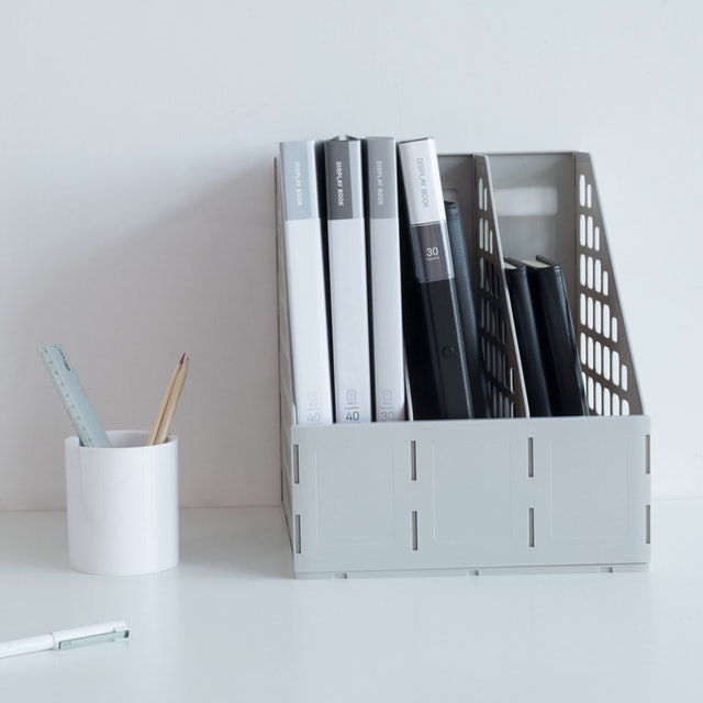 Deli Rak Box File Bahan Plastik