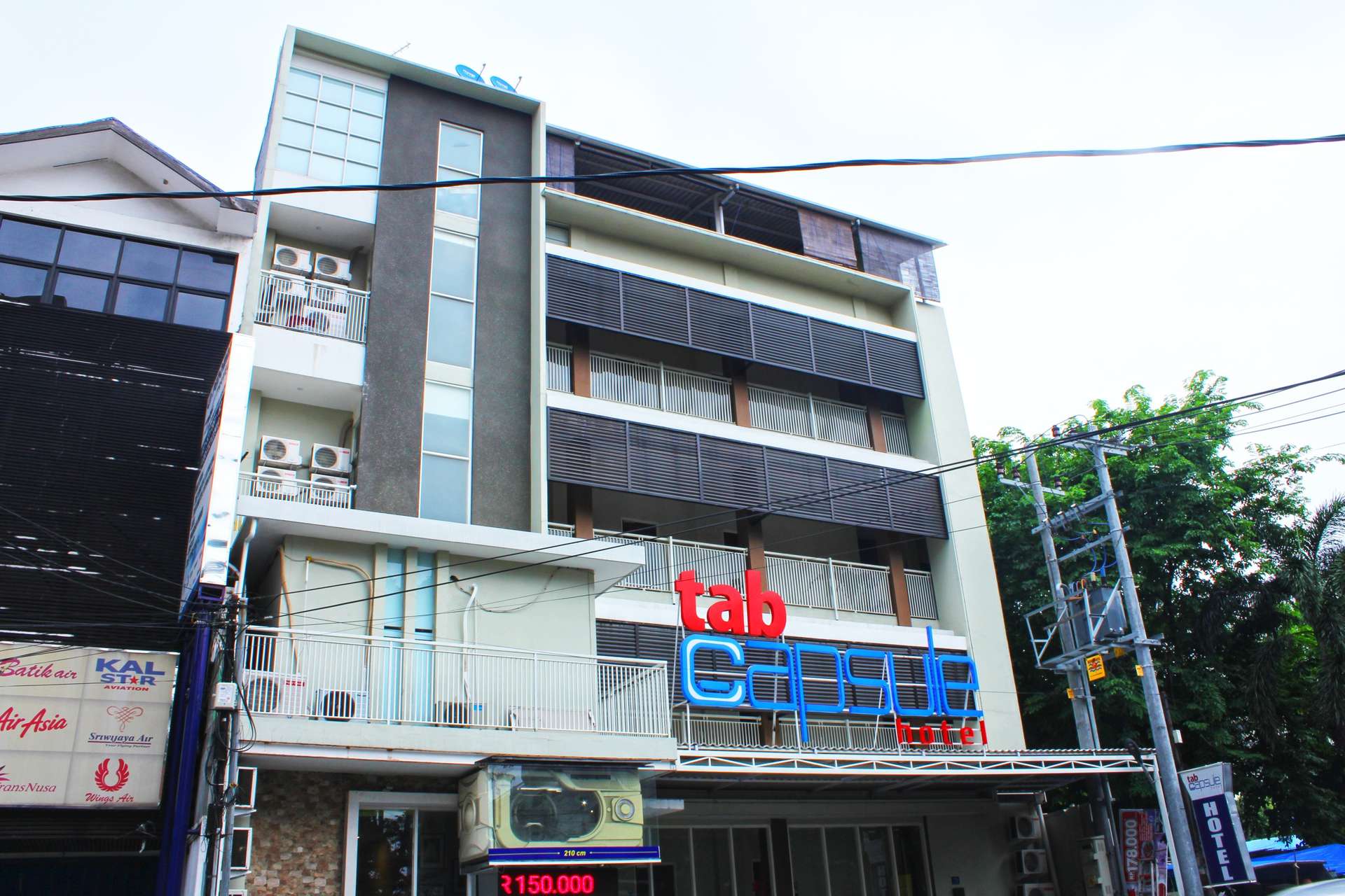 Tab Capsule Hotel - Kayoon Surabaya 5