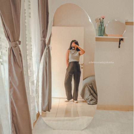 ANKAA Irregular Standing Mirror