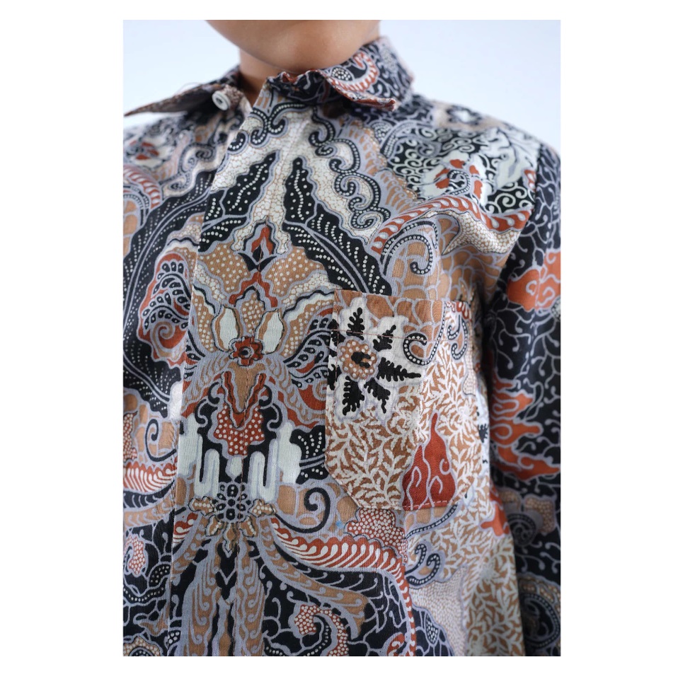 Trusmi Group BATIK TRUSMI Atasan Batik Anak Kemeja Laki-Laki Motif Motif Mega Mendung Sawat Coklat