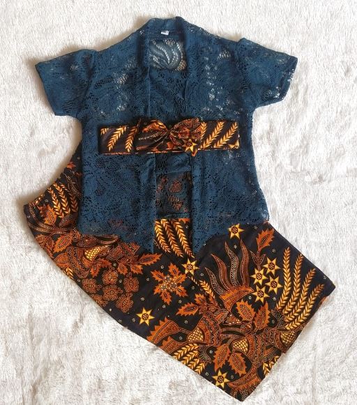 Kebaya Bayi Kutubaru Rok Span Panjang 