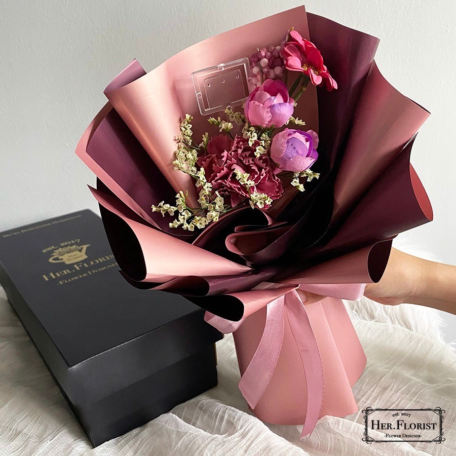 Her.Florist Carnation Single Soap & Dried Flower Bouquet 2