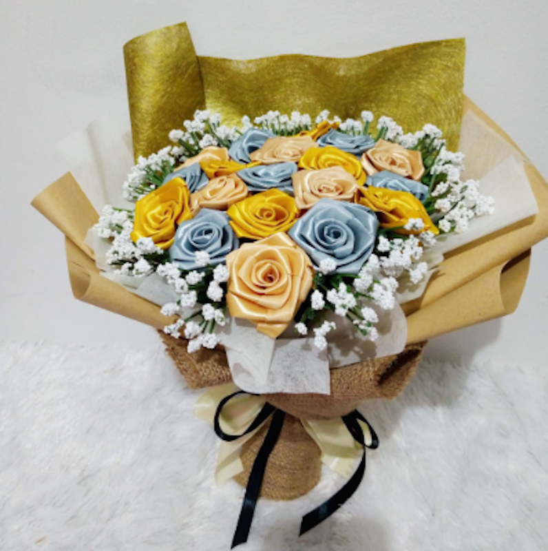 Buket Bunga Mawar Satin + Baby's Breath 5