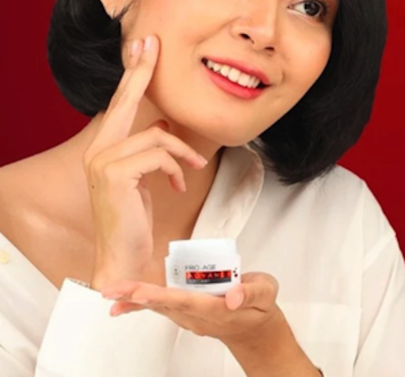 Queen Pro-Age Advance Night Cream 3