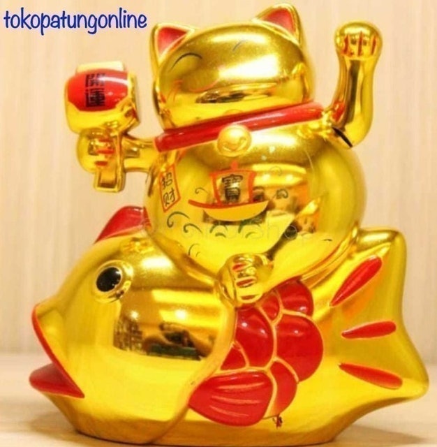  Maneki Neko Ikan Koi