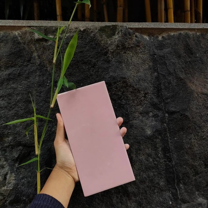 Mustika Backsplash Tile Glossy No Bevel 