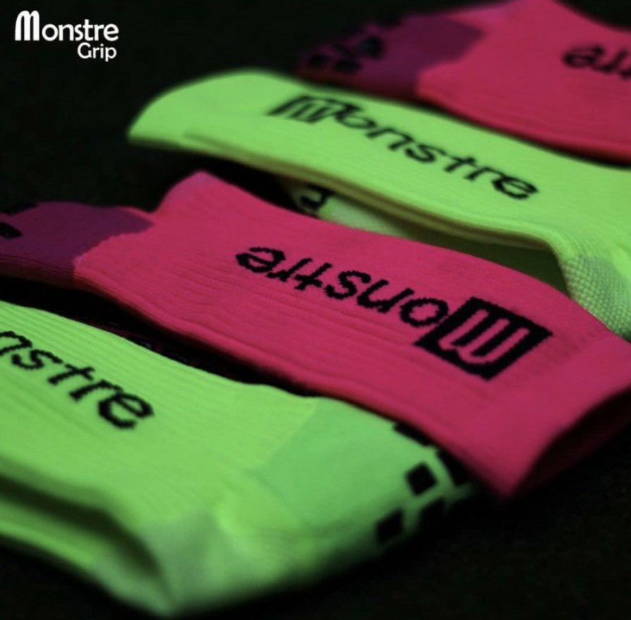 Monstre Grip Pro Kaus Kaki Sepak Bola Antiselip