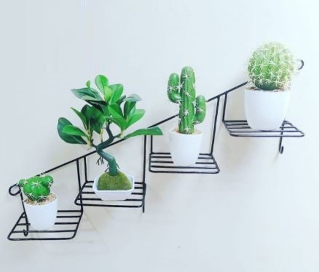 Rak Bunga Besi Tempel Dinding Model Tangga