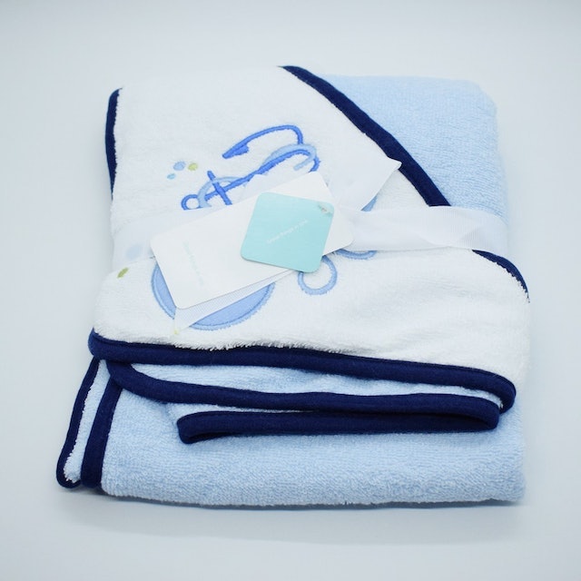 Inone Square Hoodie Towel Bath