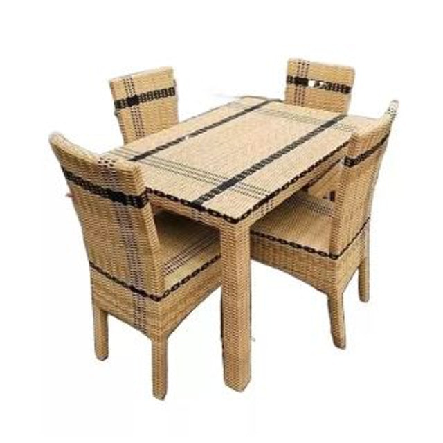 Set Meja dan 4 Kursi Rotan Sintetis Minimalis