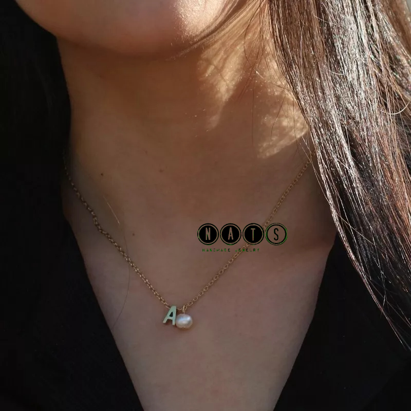 Nats Living Kalung Inisial dan Mutiara