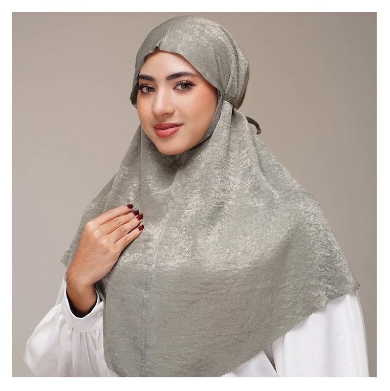 Aqillah by Ria Hijab Bergo Arumi Shimmer Silk 2