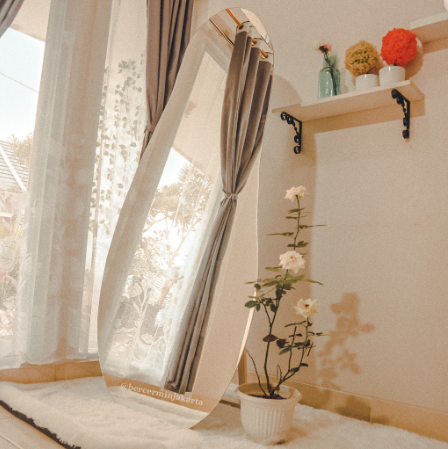 ANKAA Irregular Standing Mirror