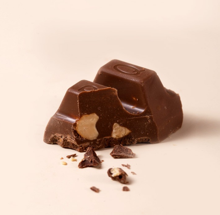 Petra Food SilverQueen Chunky Milk Chocolate with Almonds