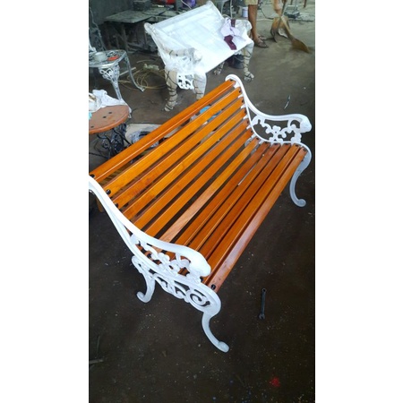  Kursi Taman Lion Head 