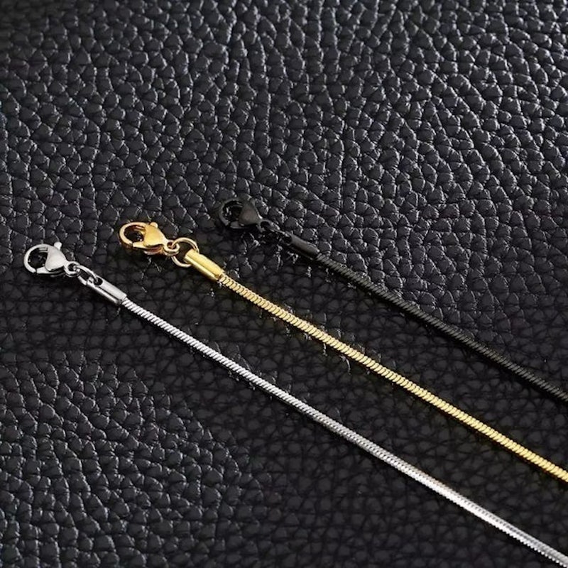 Kalung Titanium Liontin Huruf 3